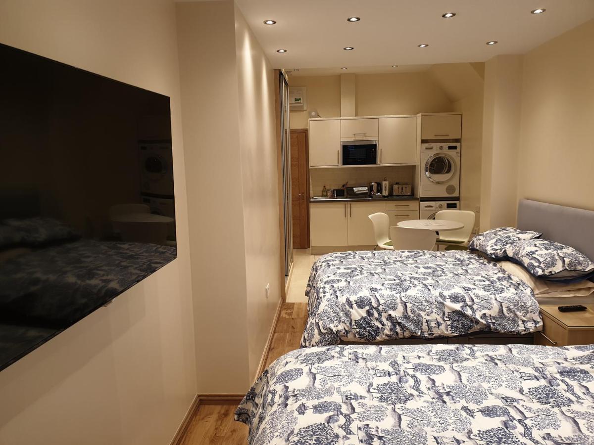 London Luxury Apartments 4 Min Walk From Ilford Station, With Free Parking Free Wifi エクステリア 写真