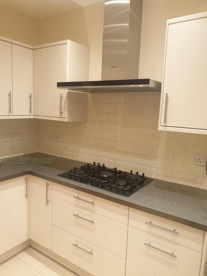 London Luxury Apartments 4 Min Walk From Ilford Station, With Free Parking Free Wifi エクステリア 写真