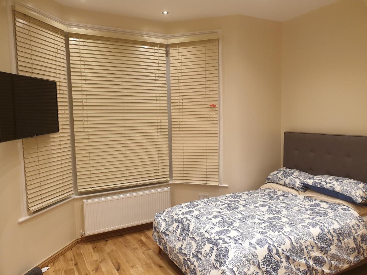 London Luxury Apartments 4 Min Walk From Ilford Station, With Free Parking Free Wifi エクステリア 写真