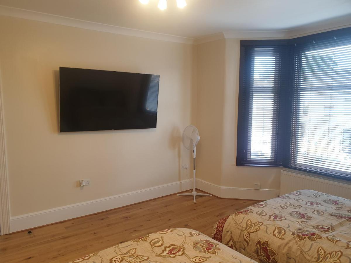 London Luxury Apartments 4 Min Walk From Ilford Station, With Free Parking Free Wifi エクステリア 写真