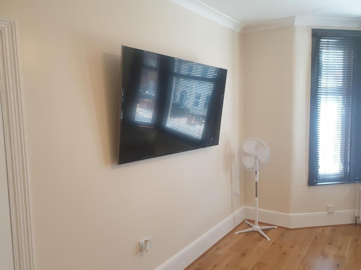 London Luxury Apartments 4 Min Walk From Ilford Station, With Free Parking Free Wifi エクステリア 写真